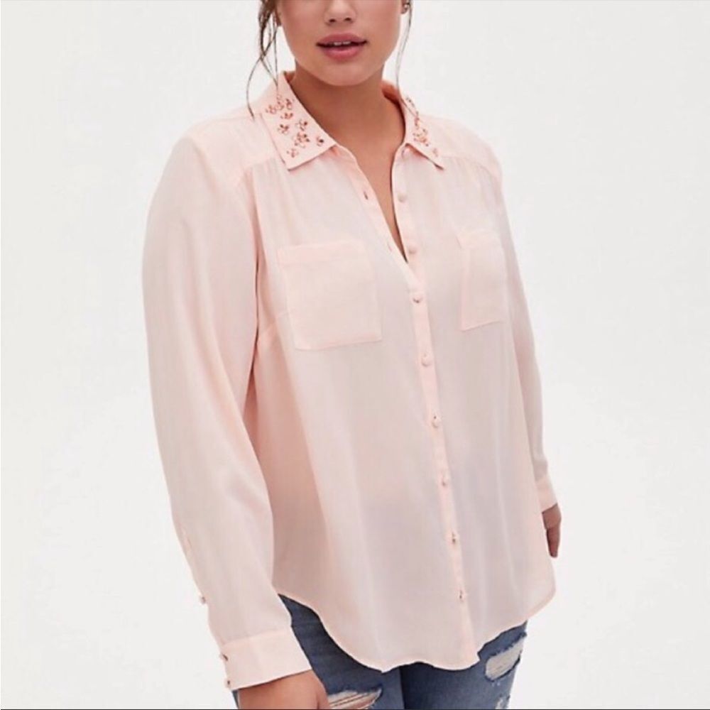New Torrid Madison Blush Pink embellished Top shirt button down size 5 5X 28 - Picture 3 of 6